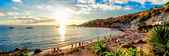 ¡Disfruta de Ibiza en Junior Suite con vista piscina!